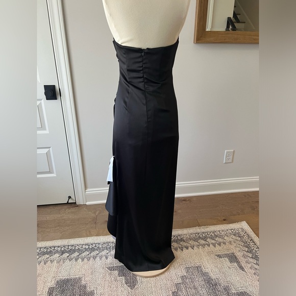 Black and white satin formal gown - Picture 2 of 6